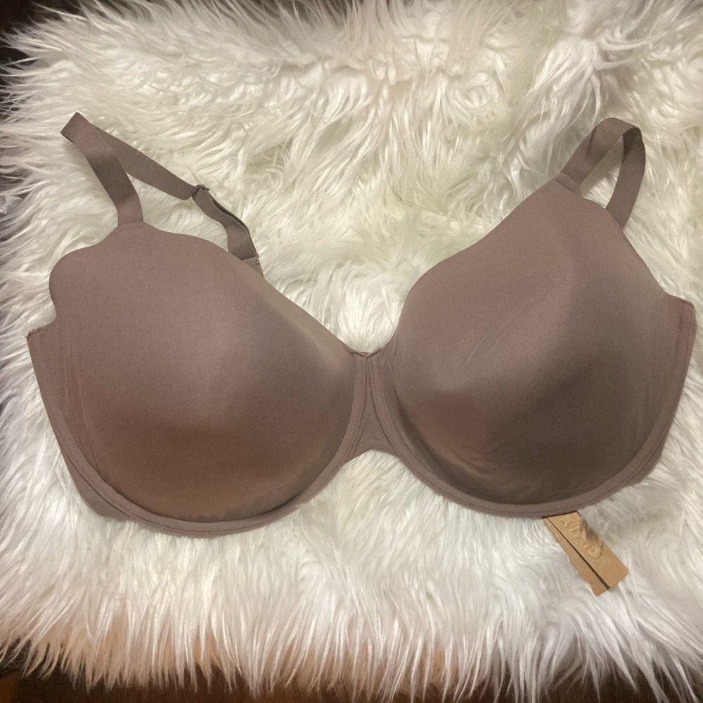 SKIMS Molded Underwire Bra in Taupe